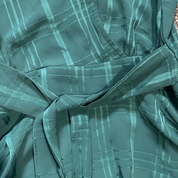 V Neck Ruffled Romper - Picture 2 of 6